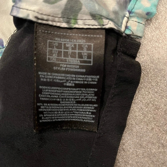 [L] GUESS by Marciano Women's Floral Silk Blouse Button Down Collared - Picture 7 of 11